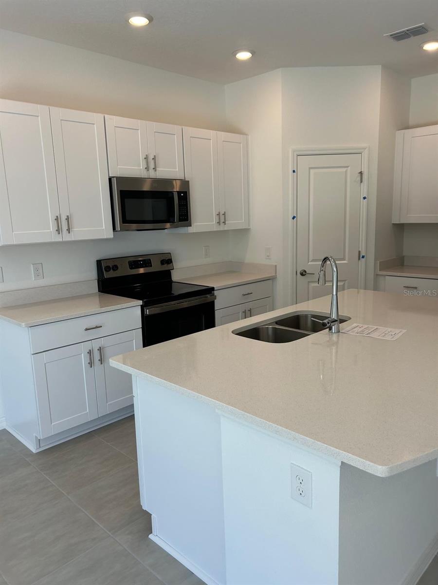 Image 3 of 14 For 4901 Revolutionary Way