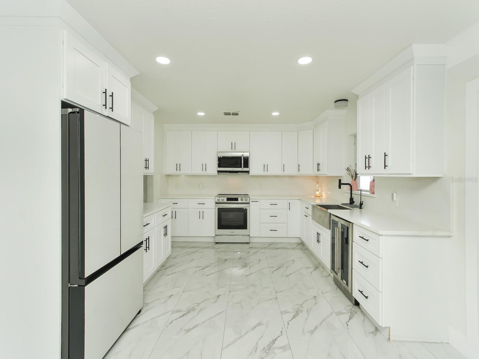 Image 21 of 43 For 7561 Lake Andrea Circle