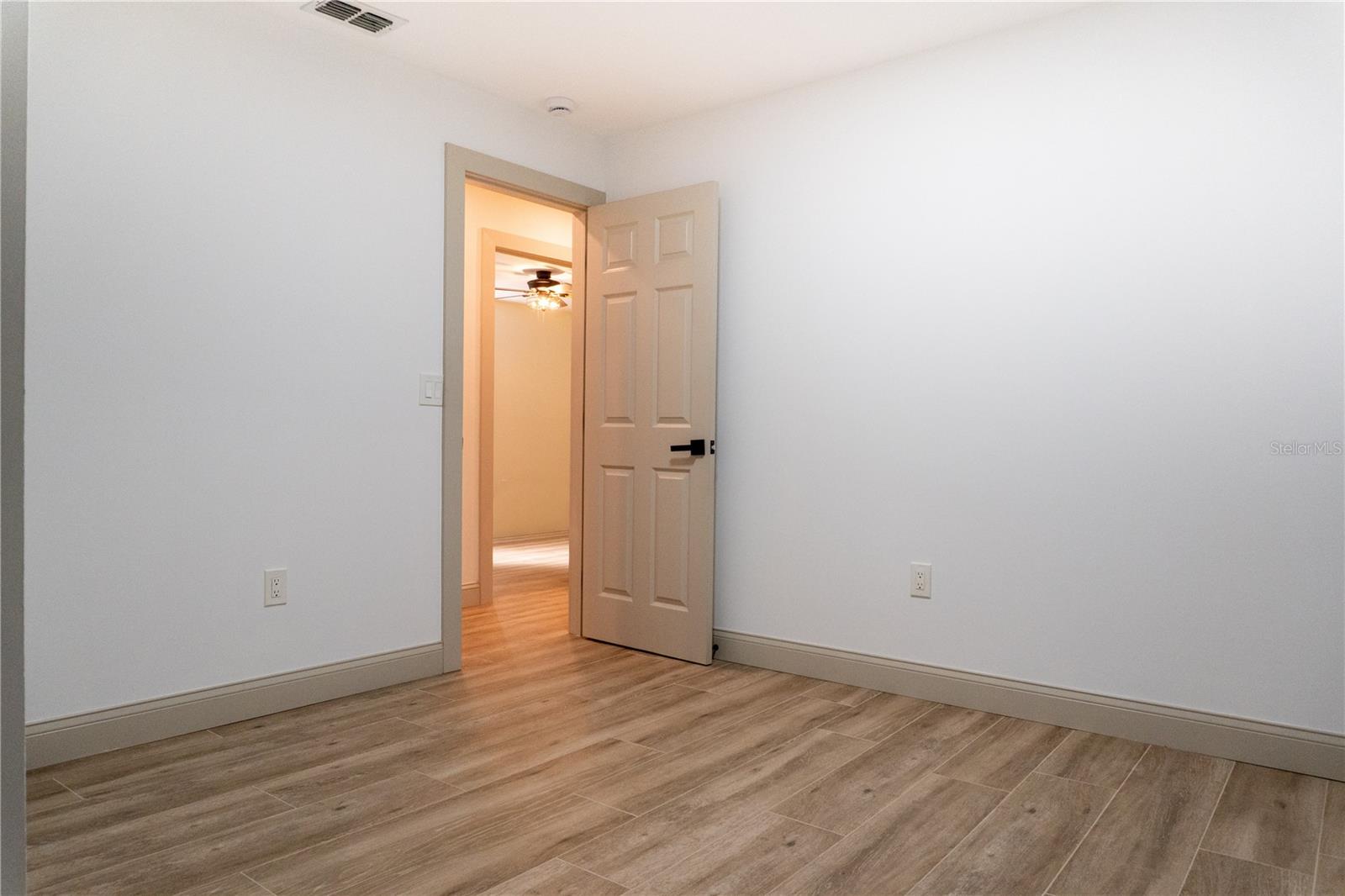 Image 4 of 41 For 803 44th Avenue E