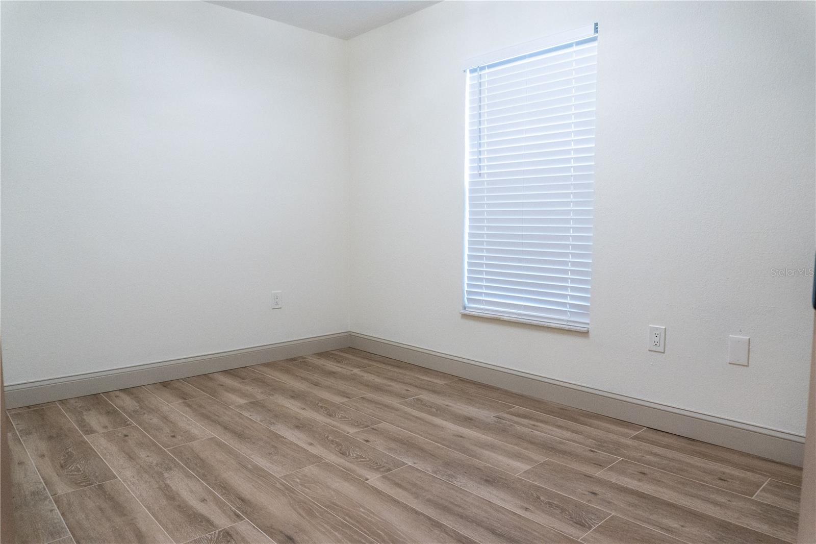 Image 7 of 41 For 803 44th Avenue E