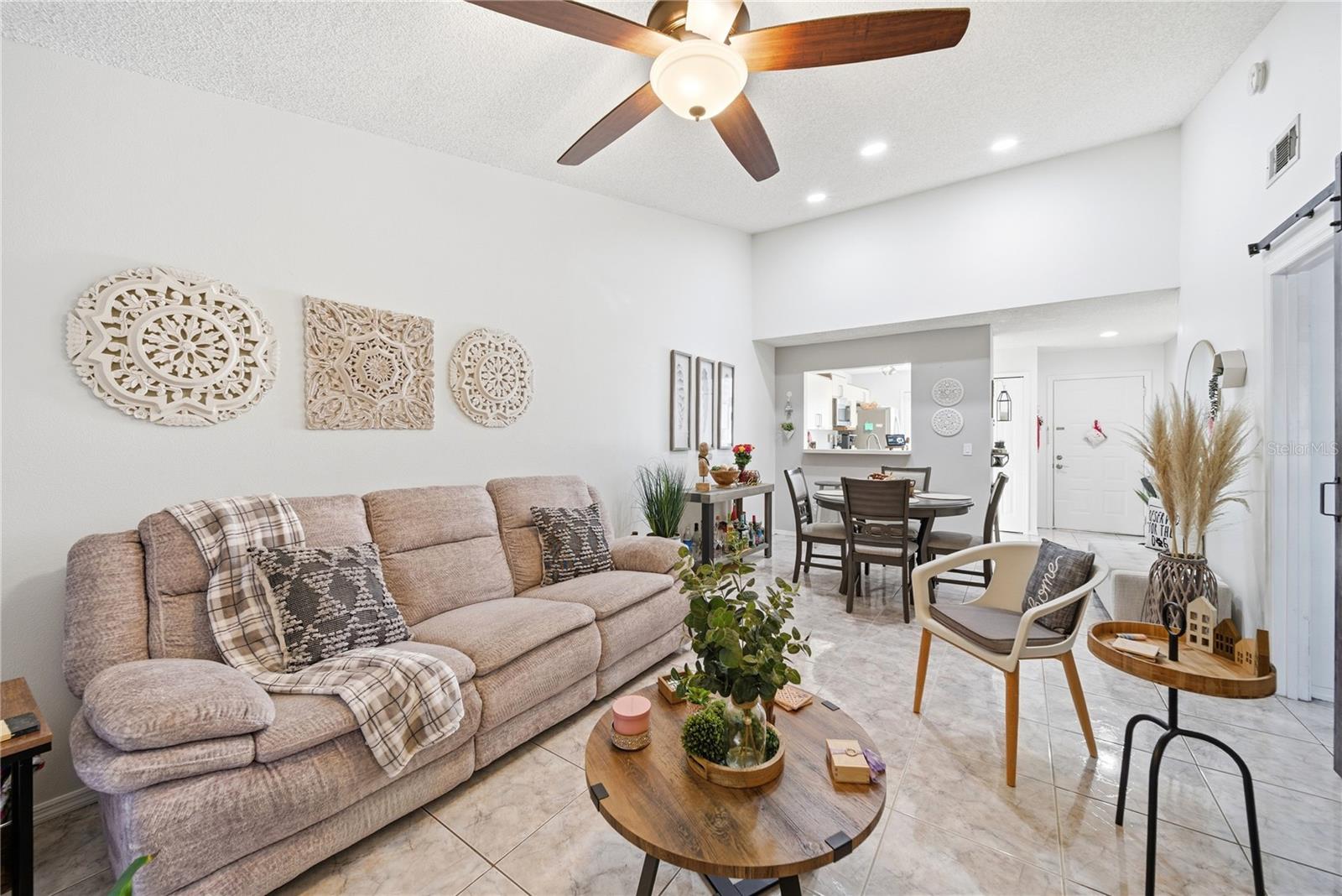 Image 14 of 24 For 38 Silver Swan Court