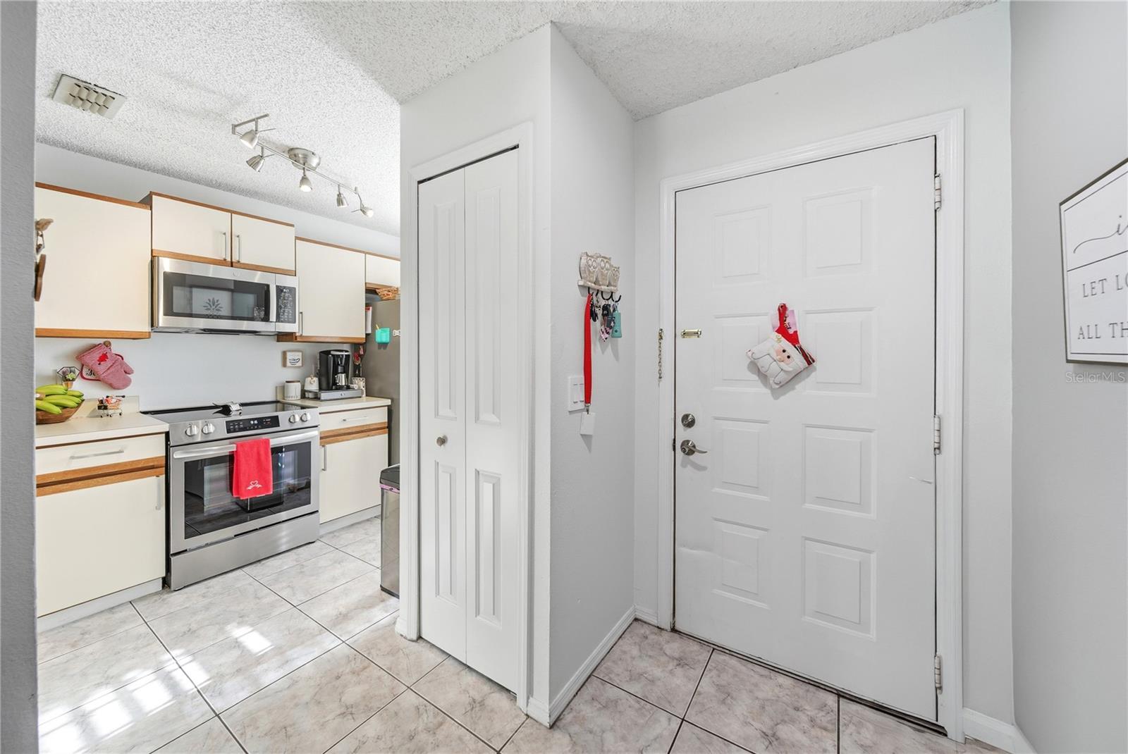 Image 3 of 24 For 38 Silver Swan Court