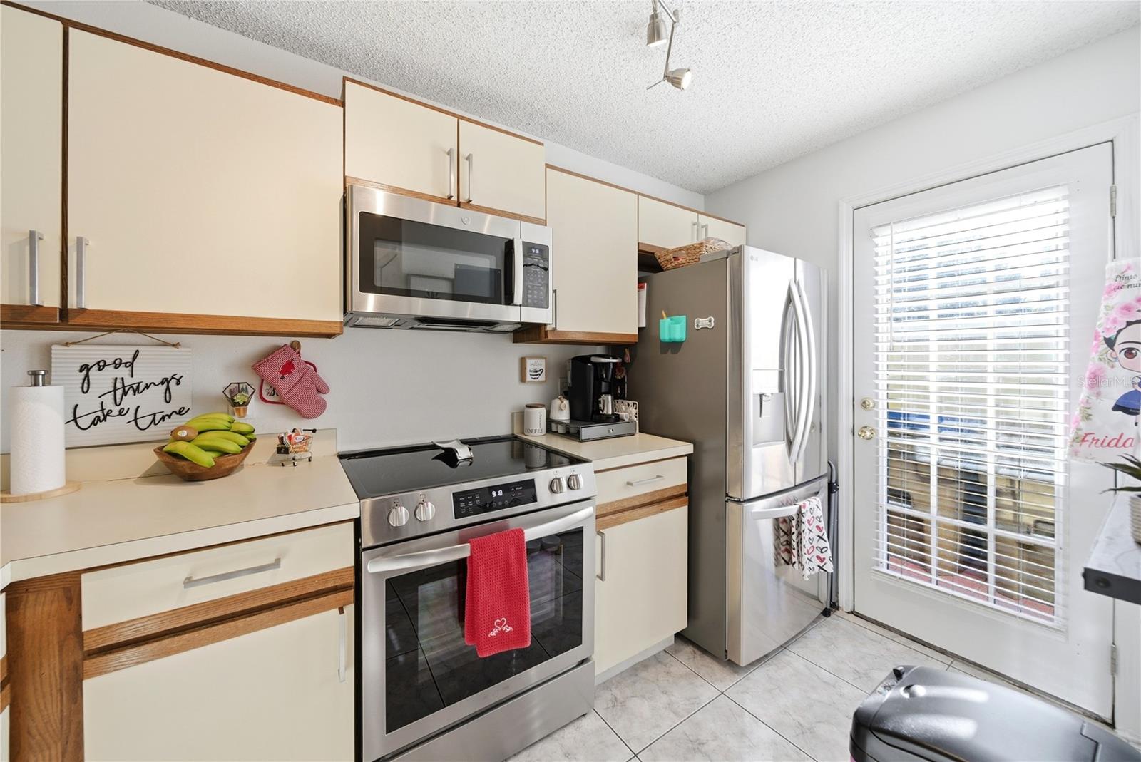 Image 4 of 24 For 38 Silver Swan Court