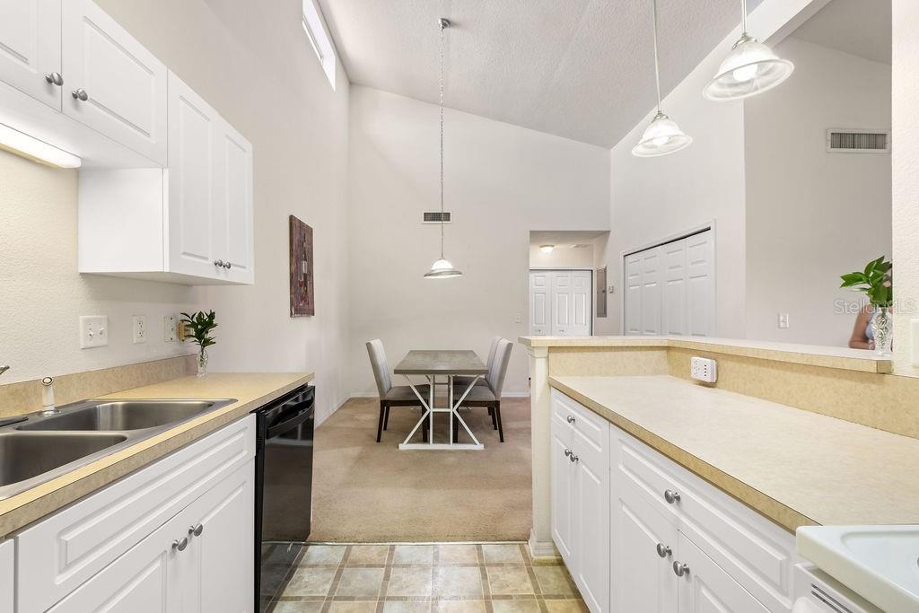 Image 11 of 46 For 185 Pearl Lake Causeway 214