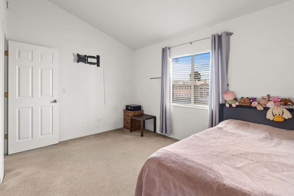 Image 21 of 46 For 185 Pearl Lake Causeway 214