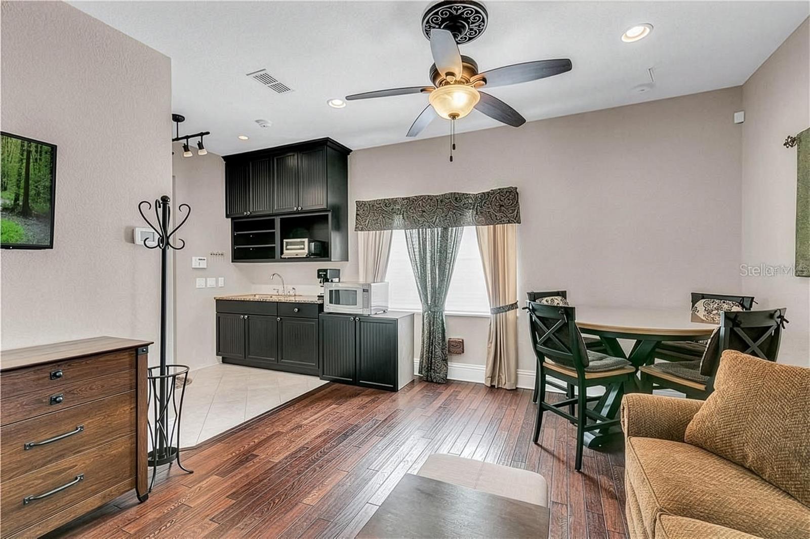 Image 33 of 46 For 1420 Reunion Boulevard