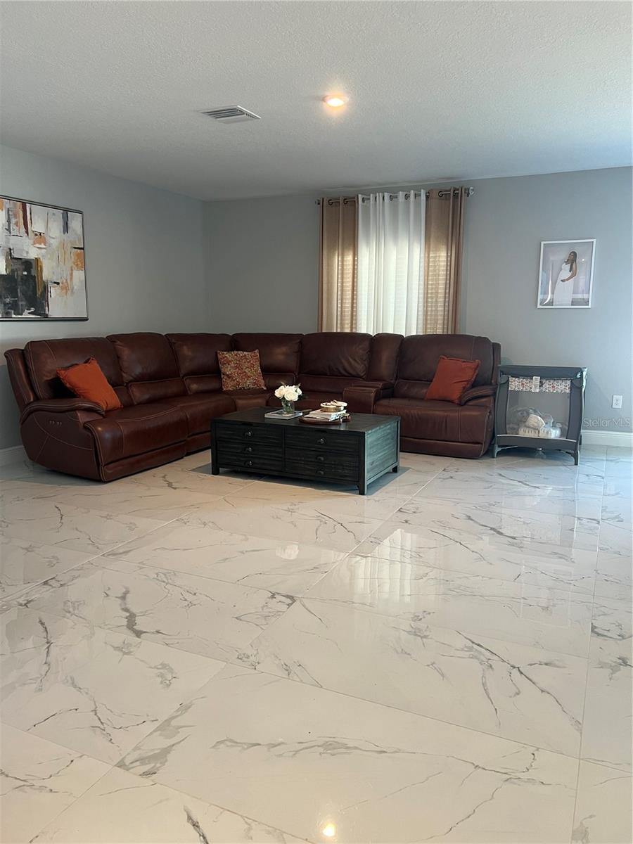 Image 17 of 61 For 206 Amber Way