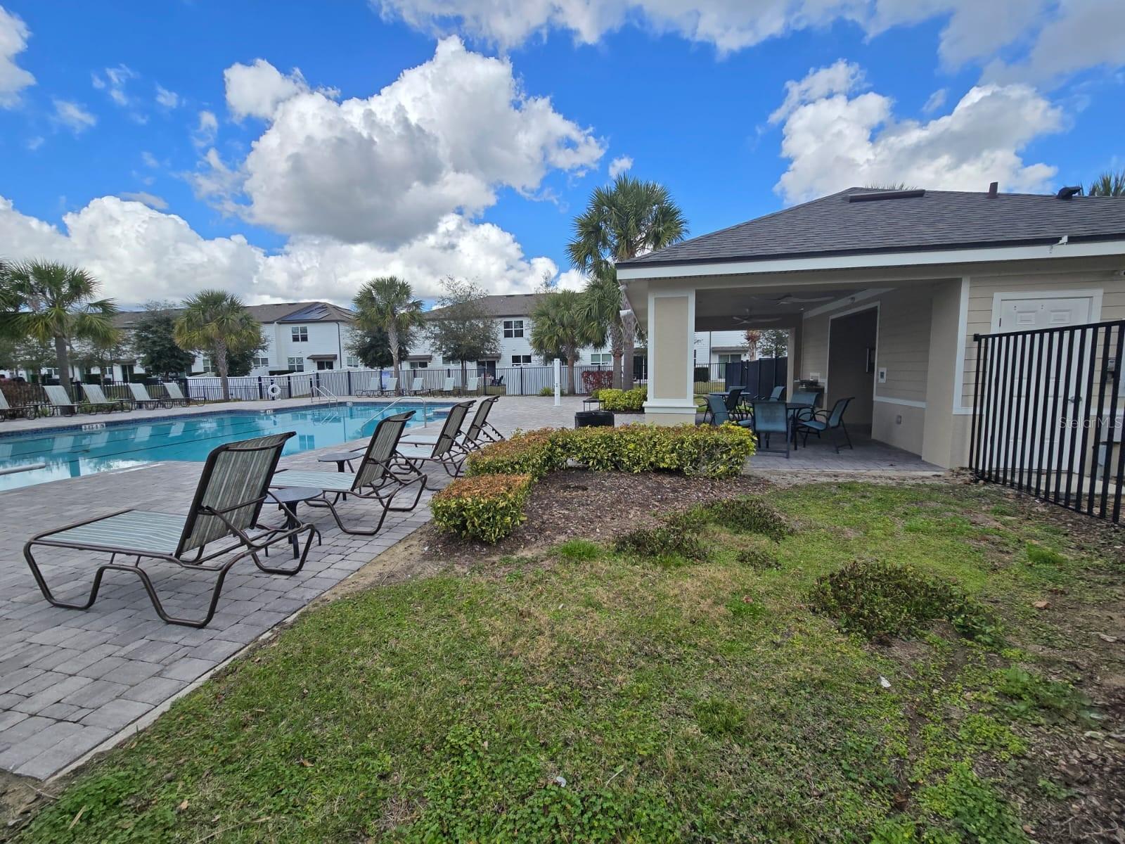 Image 16 of 25 For 936 Grandin Street