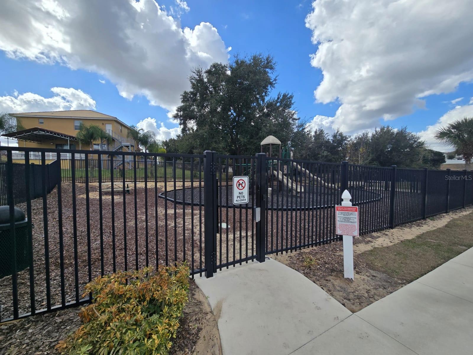 Image 18 of 25 For 936 Grandin Street