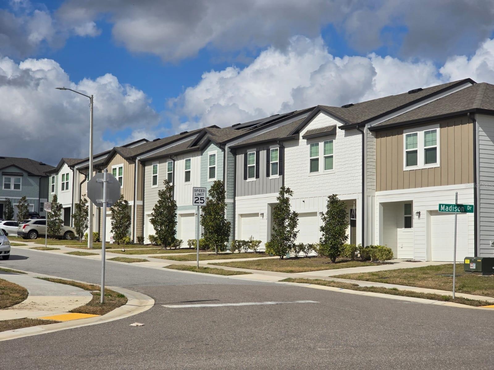 Image 24 of 25 For 936 Grandin Street