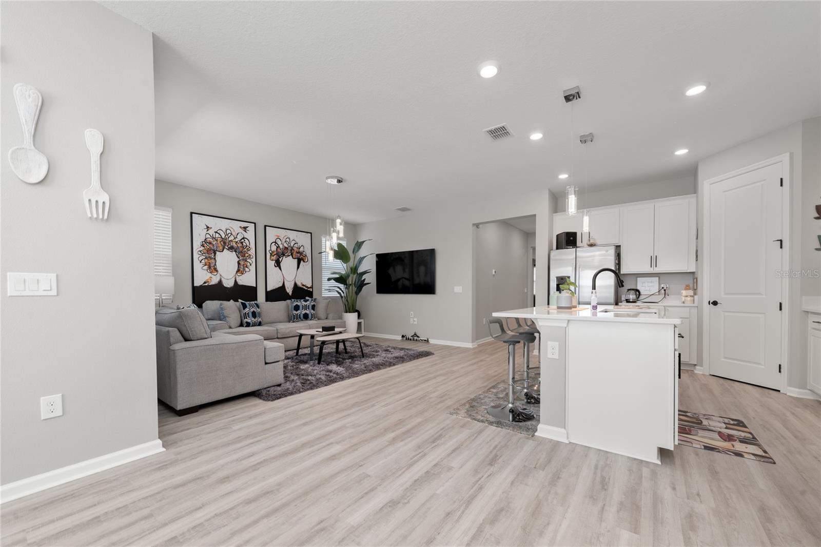 Image 23 of 29 For 564 Hennepin Loop