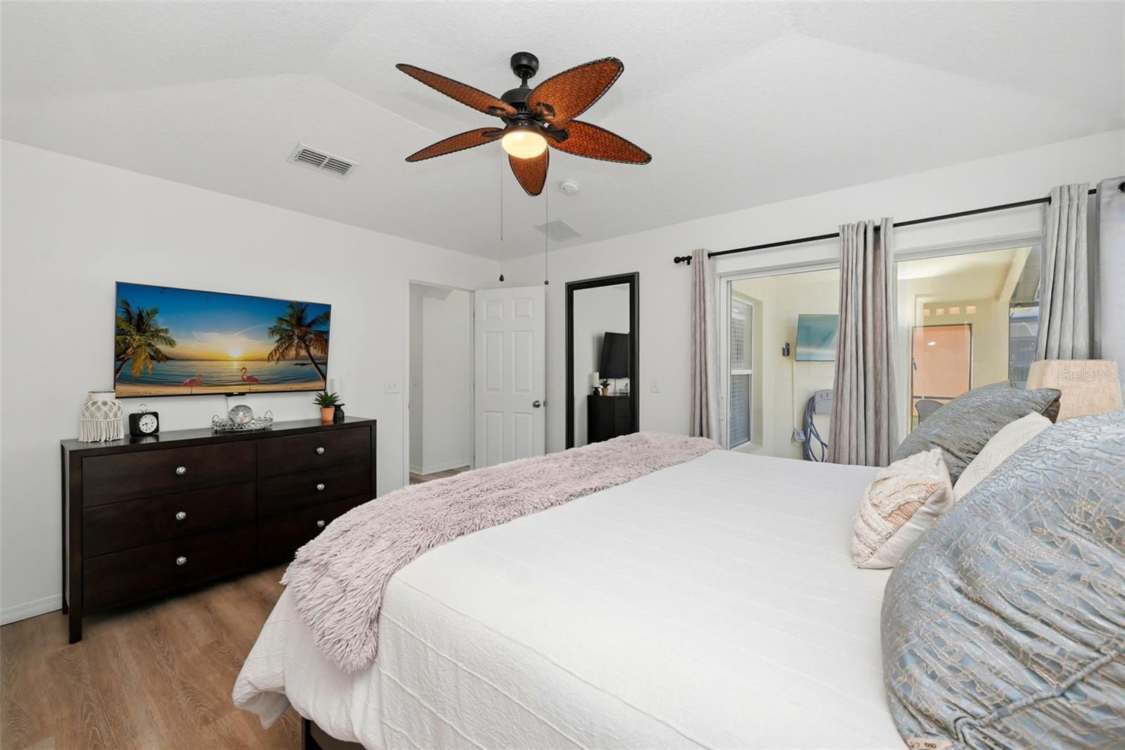 Image 17 of 36 For 129 Hypolita Avenue