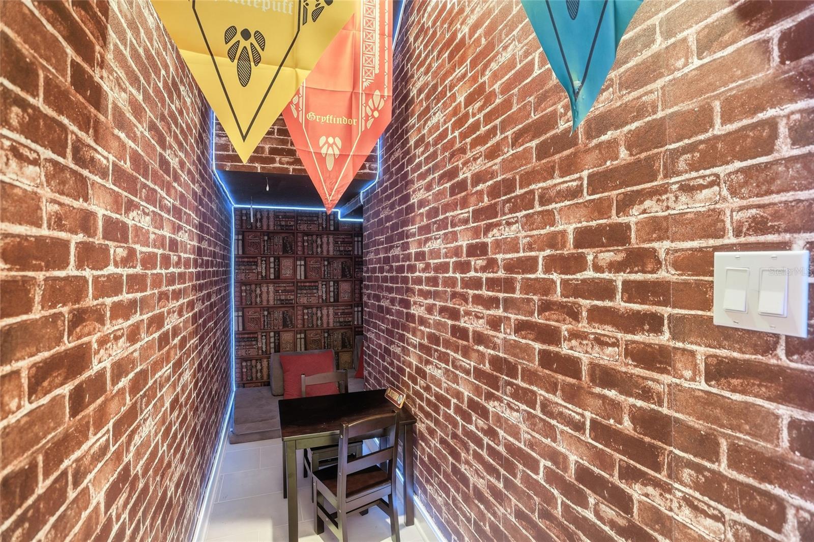 Image 19 of 75 For 8904 Takeaway Way