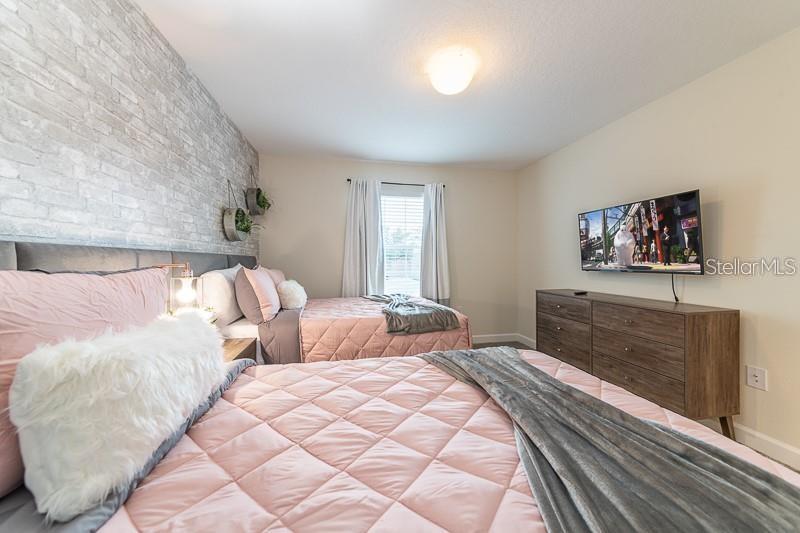 Image 25 of 33 For 5025 Windermere Avenue