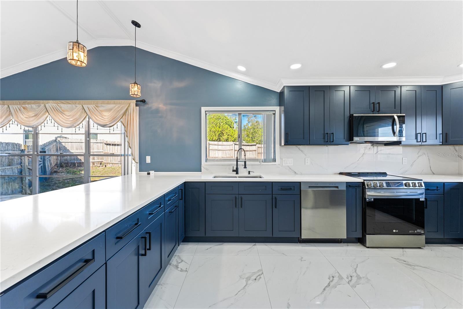 Image 3 of 21 For 2737 Foxwood Court