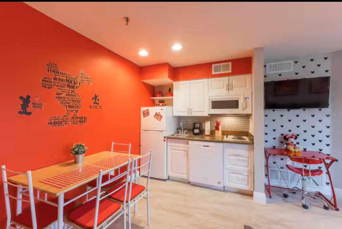 Image 6 of 19 For 3100 Parkway Boulevard 327