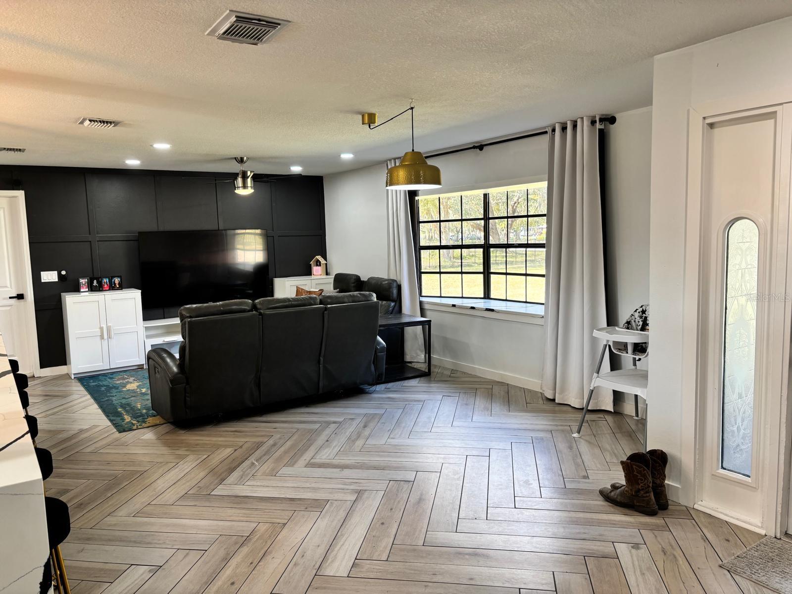 Image 7 of 62 For 1800 Granada Boulevard