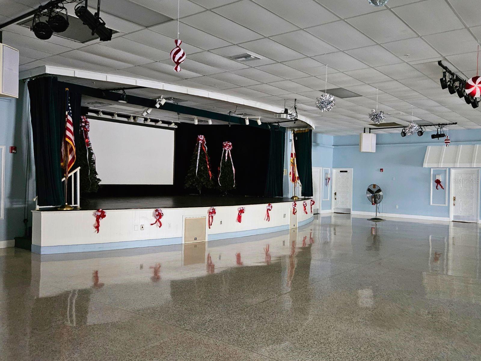 Image 5 of 9 For 703 Roma Road