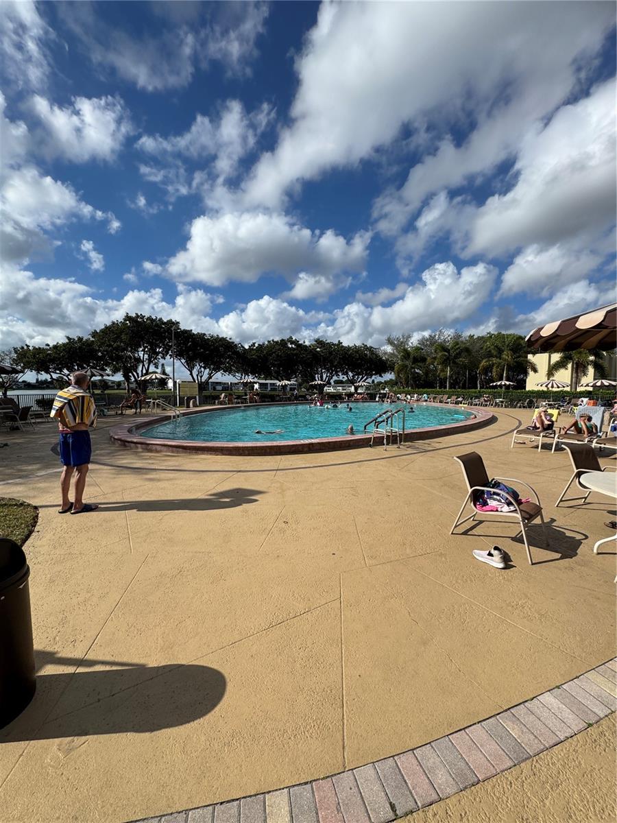 Image 16 of 26 For 349 Camden O  0