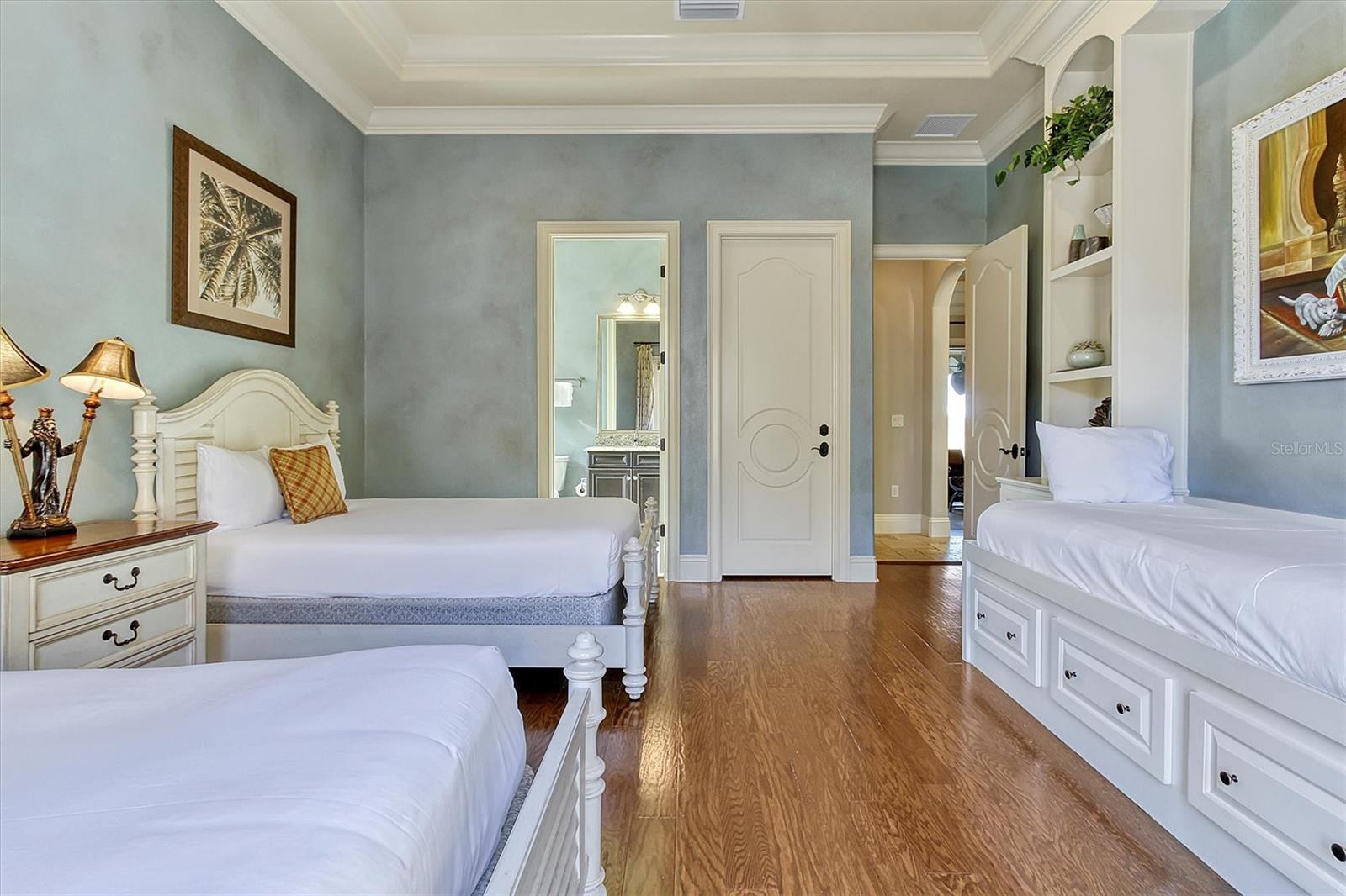 Image 36 of 69 For 340 Muirfield Loop