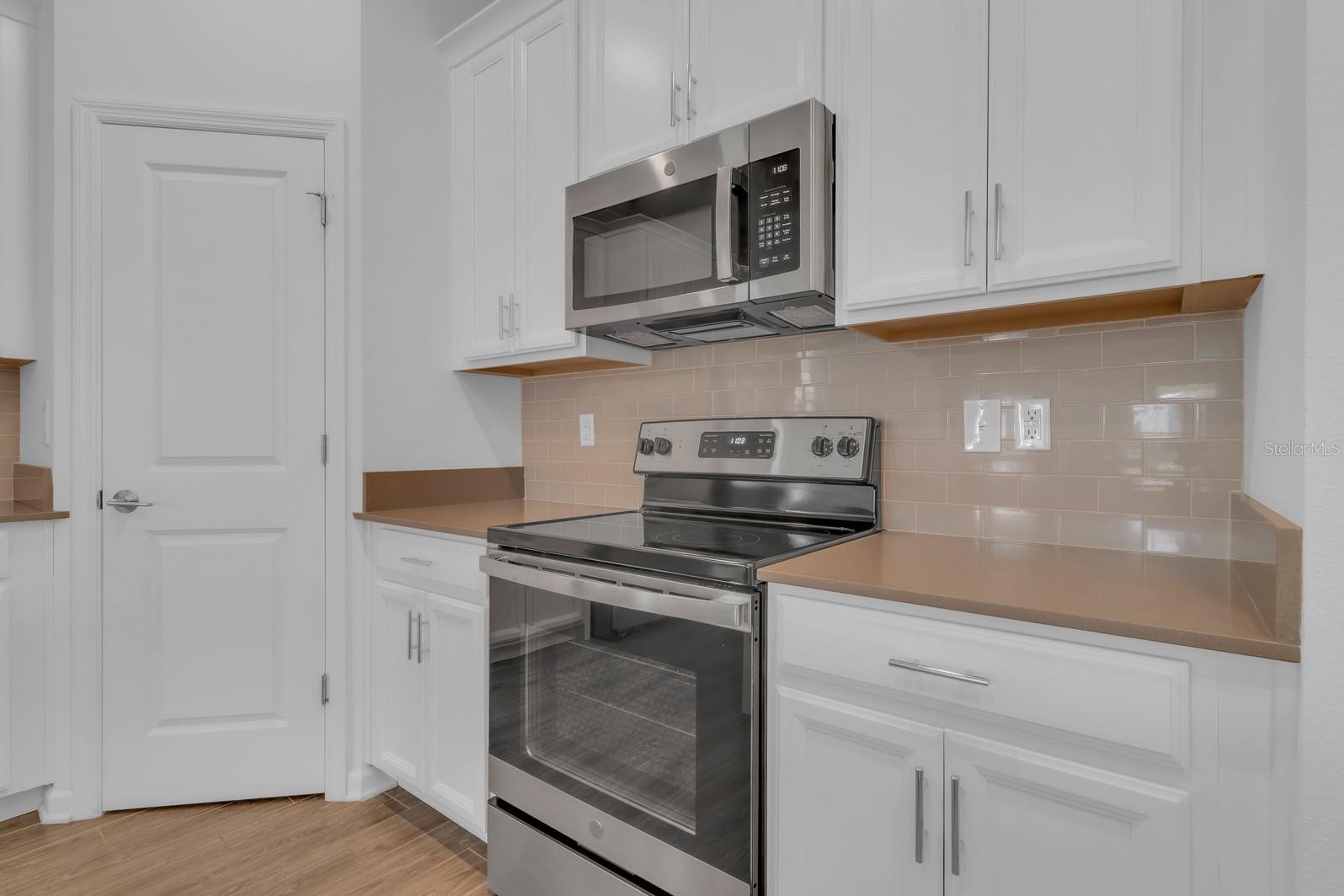 Image 11 of 52 For 1715 Happiness Row