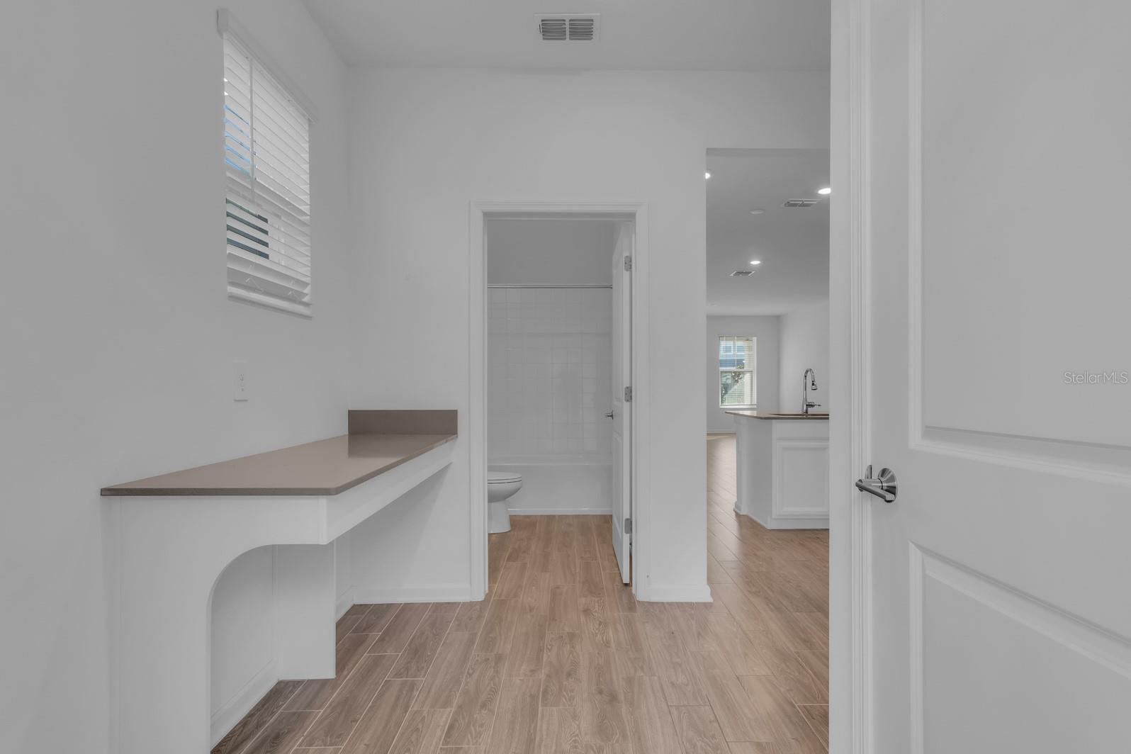 Image 17 of 52 For 1715 Happiness Row