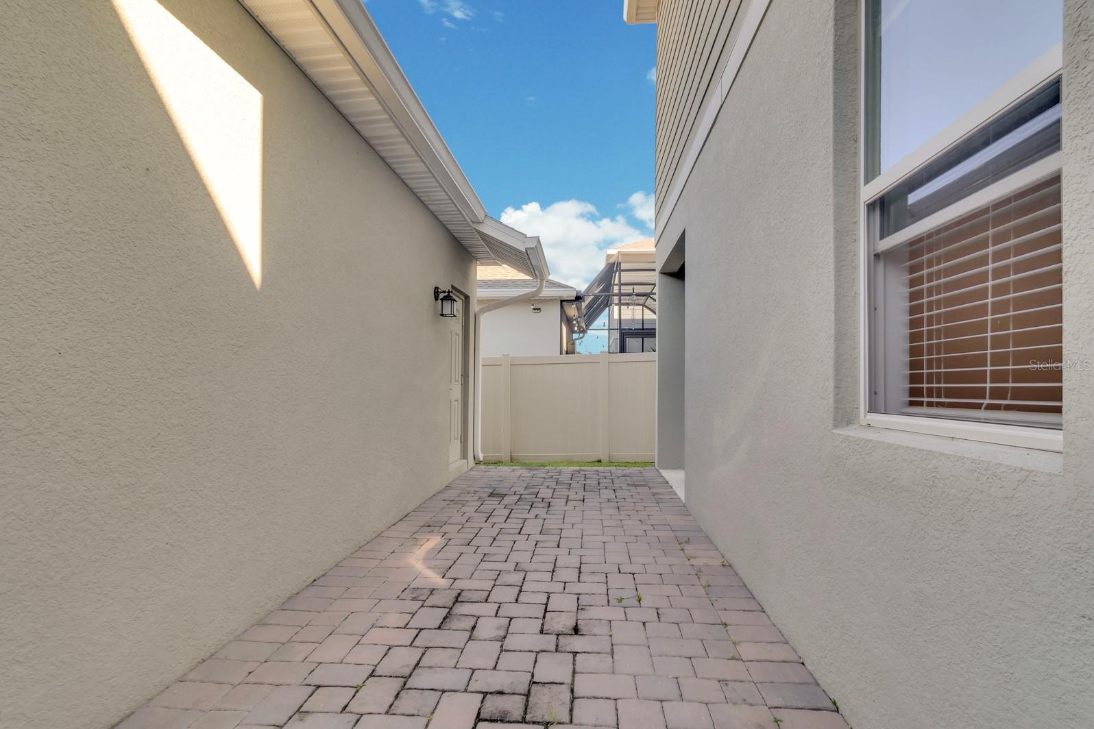 Image 19 of 52 For 1715 Happiness Row