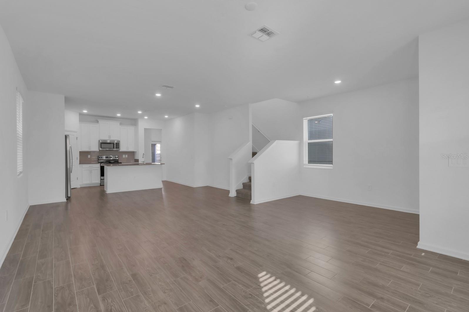 Image 2 of 52 For 1715 Happiness Row