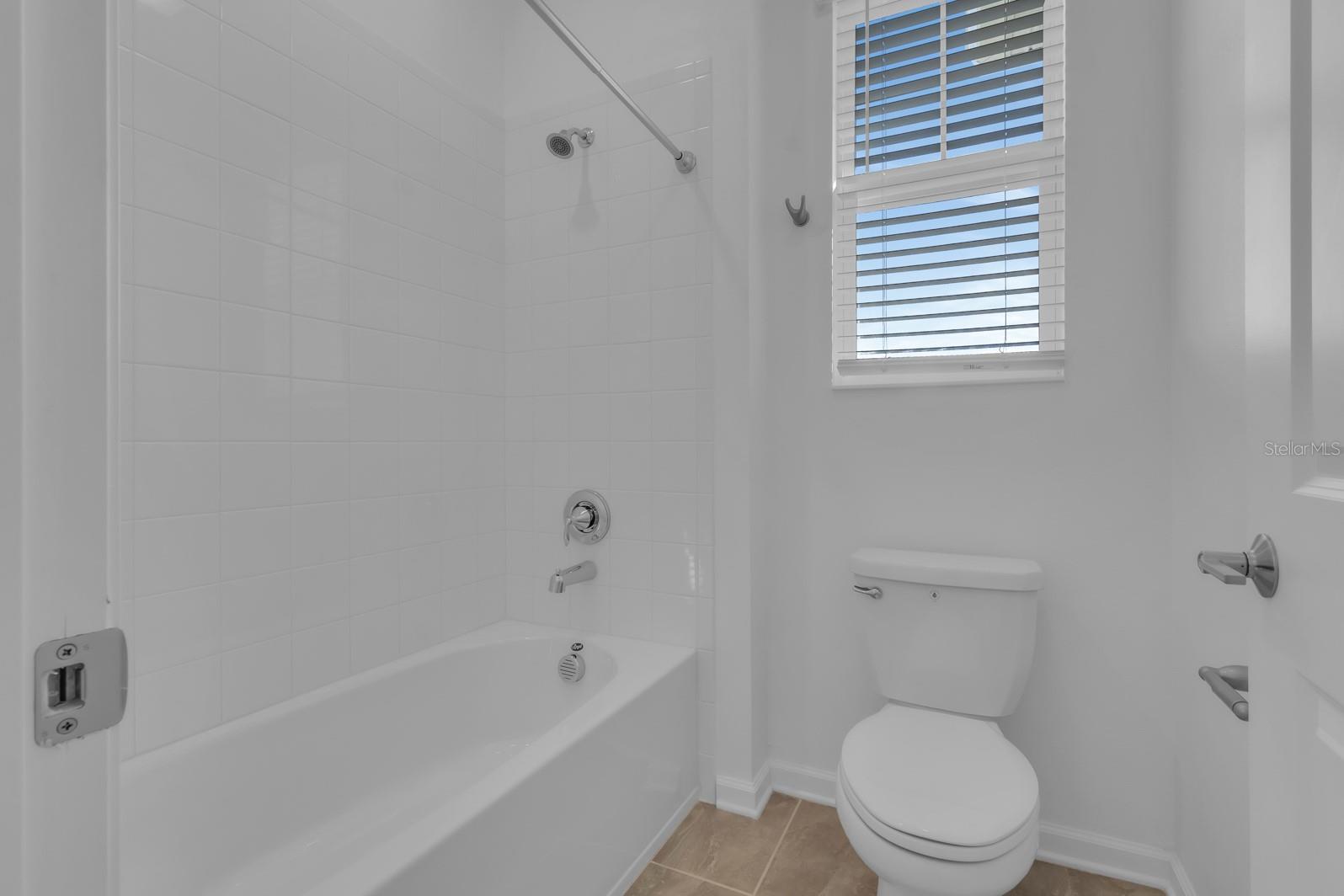 Image 36 of 52 For 1715 Happiness Row