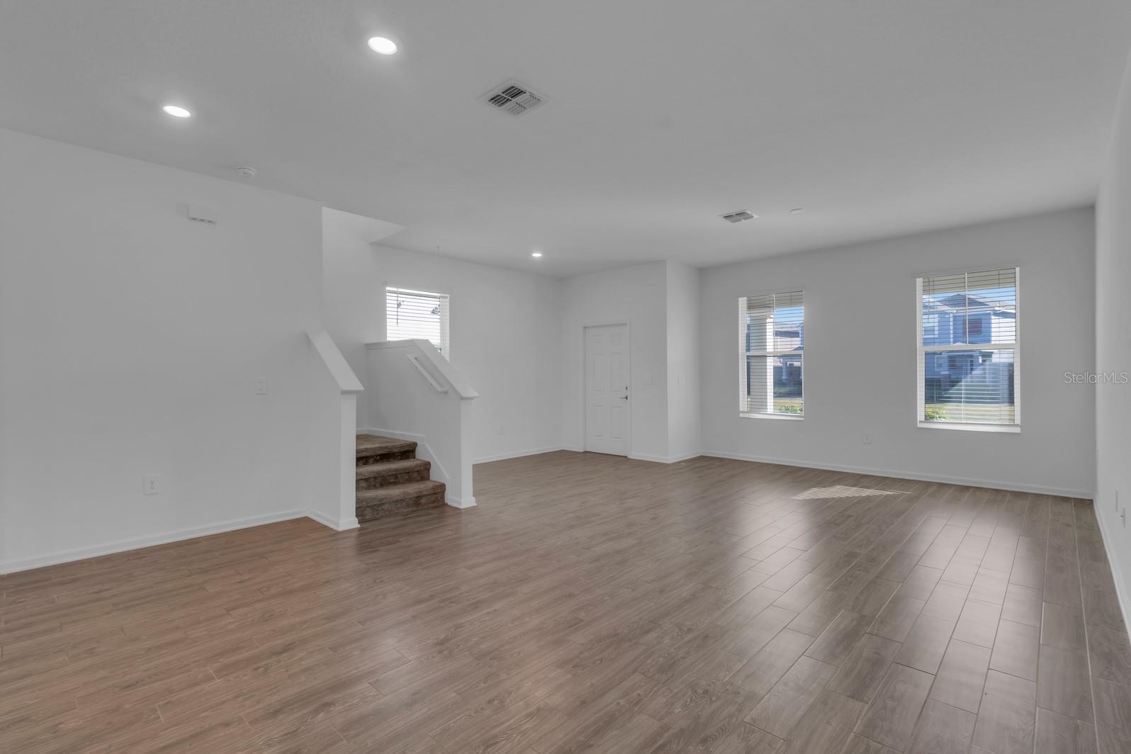 Image 4 of 52 For 1715 Happiness Row