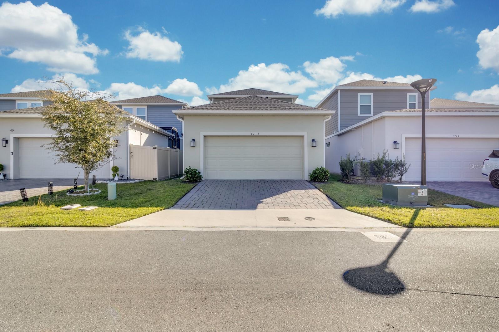 Image 5 of 52 For 1715 Happiness Row