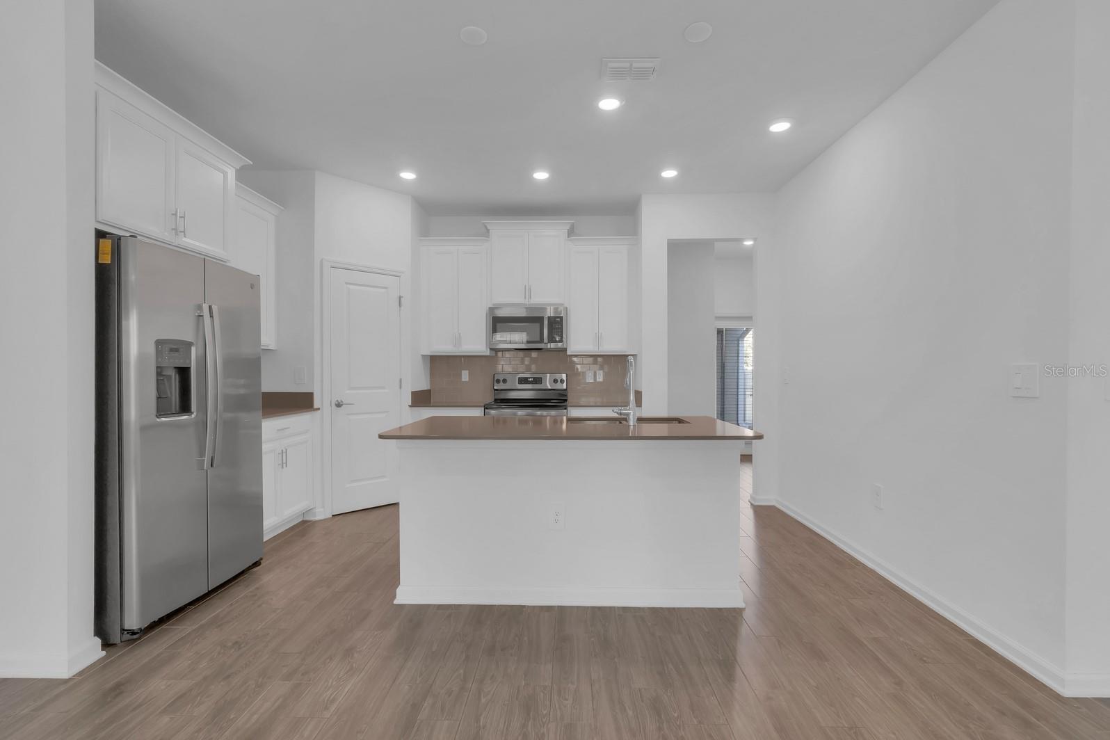 Image 9 of 52 For 1715 Happiness Row