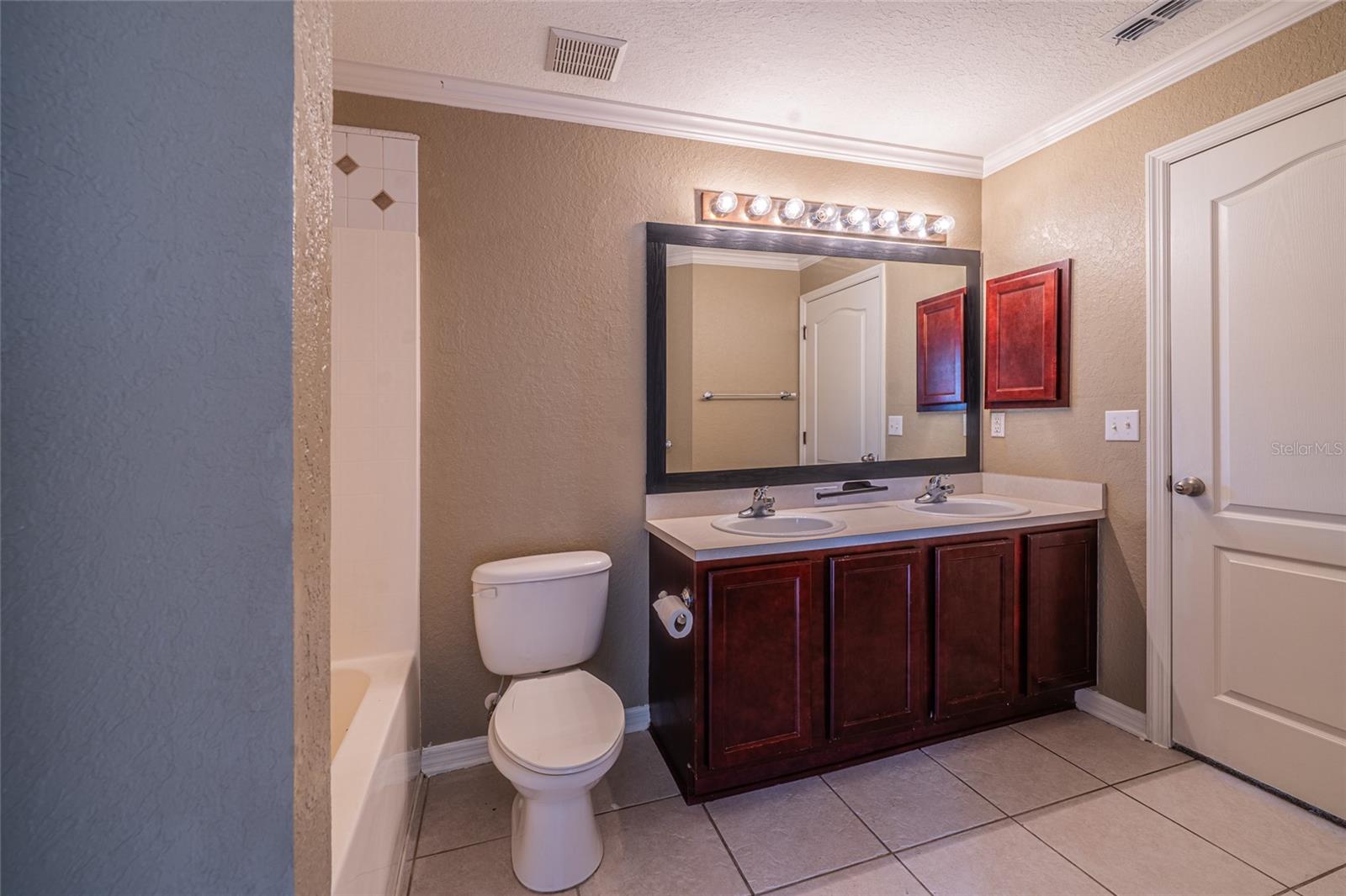 Image 17 of 28 For 6940 Bently Drive