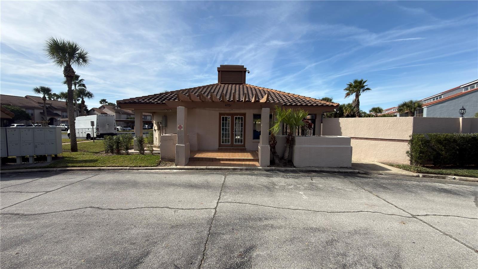 Image 18 of 21 For 4690 Pembrook Place 90