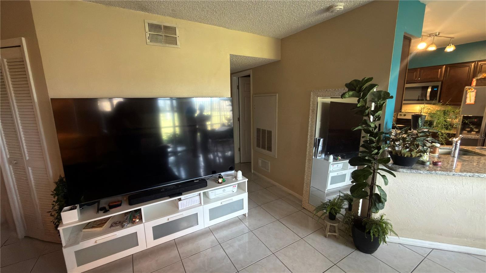 Image 4 of 21 For 4690 Pembrook Place 90