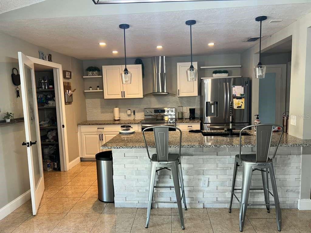 Image 5 of 19 For 20812 Maxim Parkway