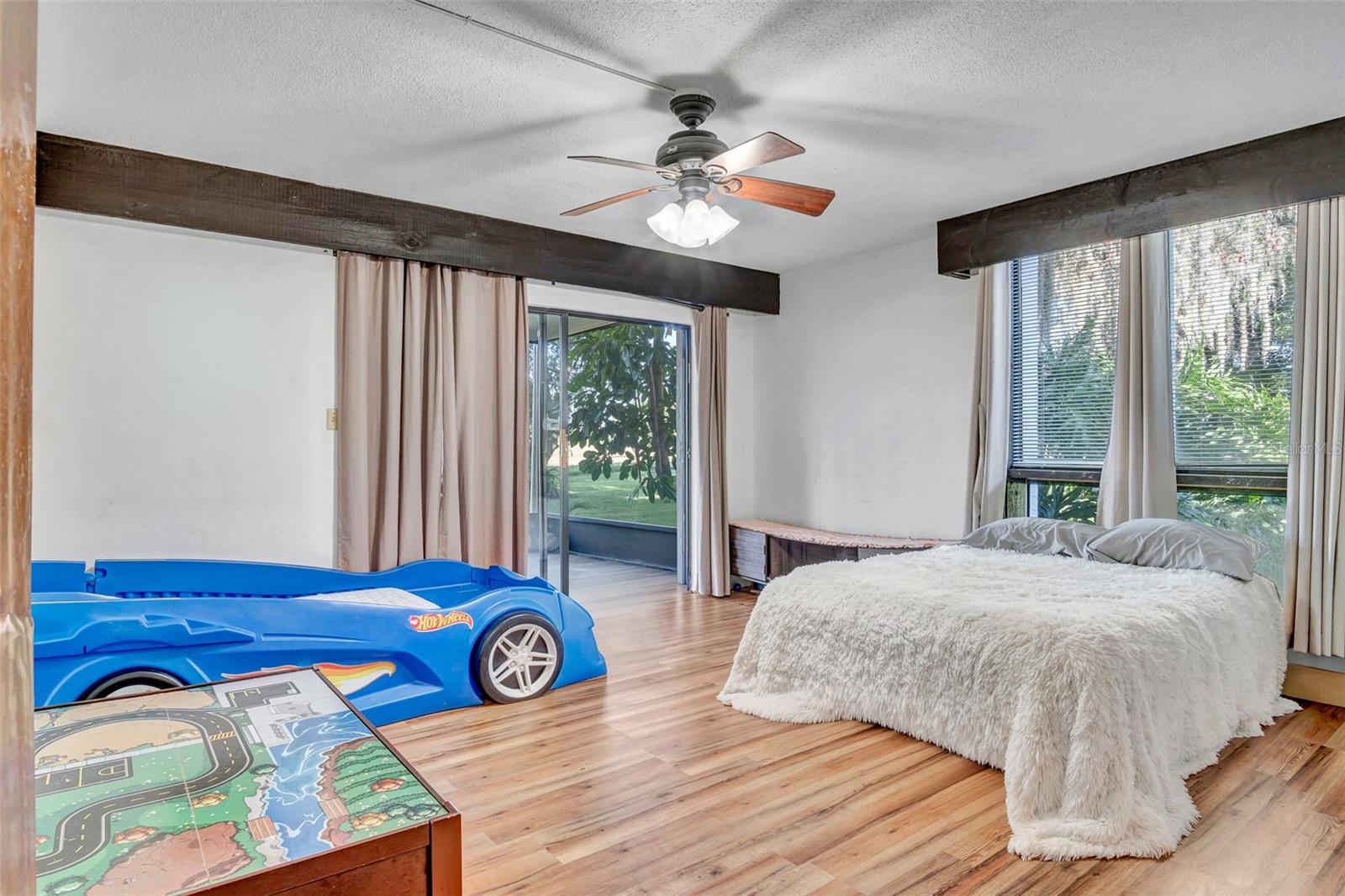 Image 17 of 20 For 4 Nottingham Way