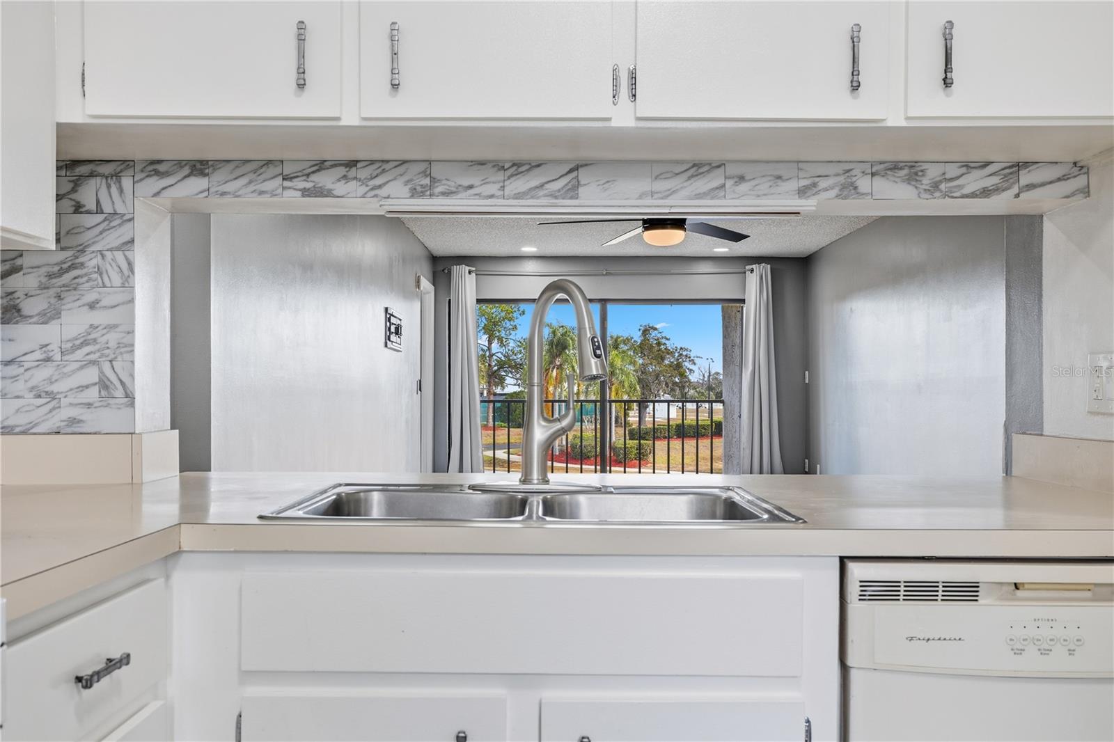 Image 10 of 36 For 6062 Willowpointe Circle 203