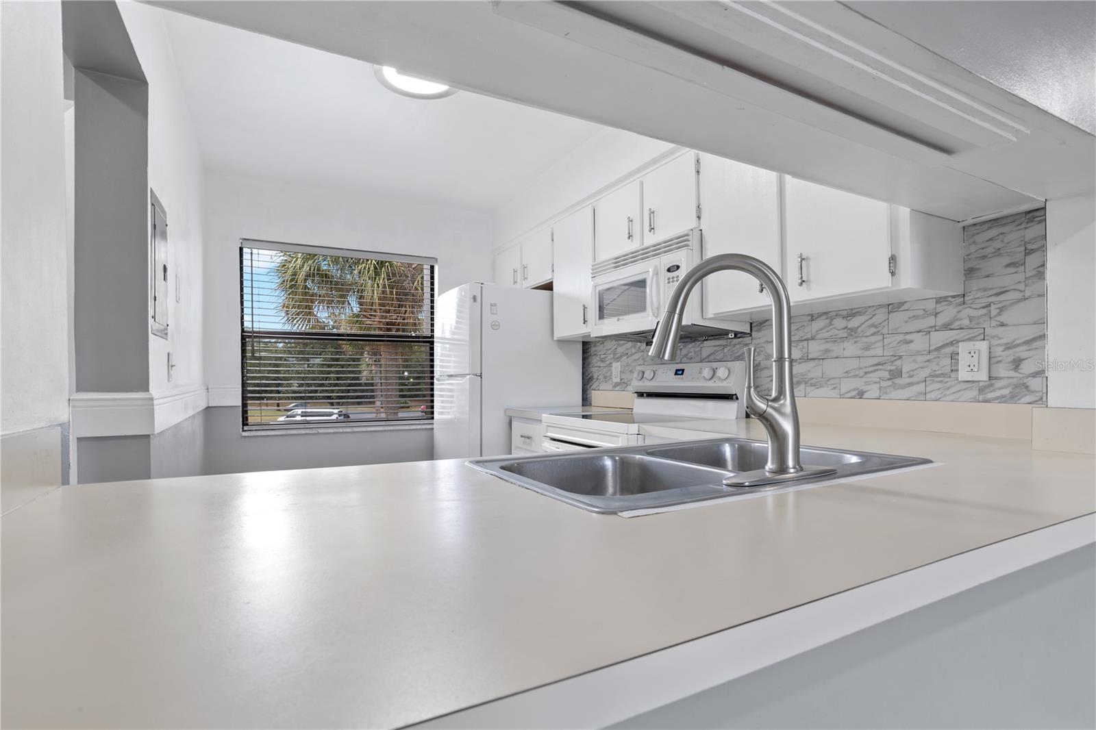 Image 11 of 36 For 6062 Willowpointe Circle 203