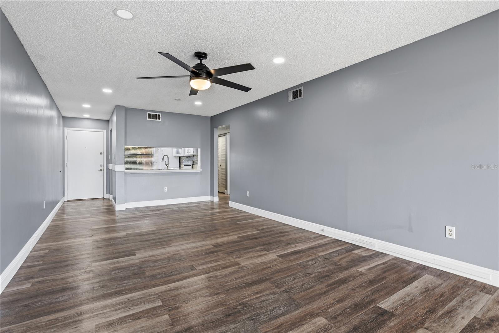 Image 16 of 36 For 6062 Willowpointe Circle 203