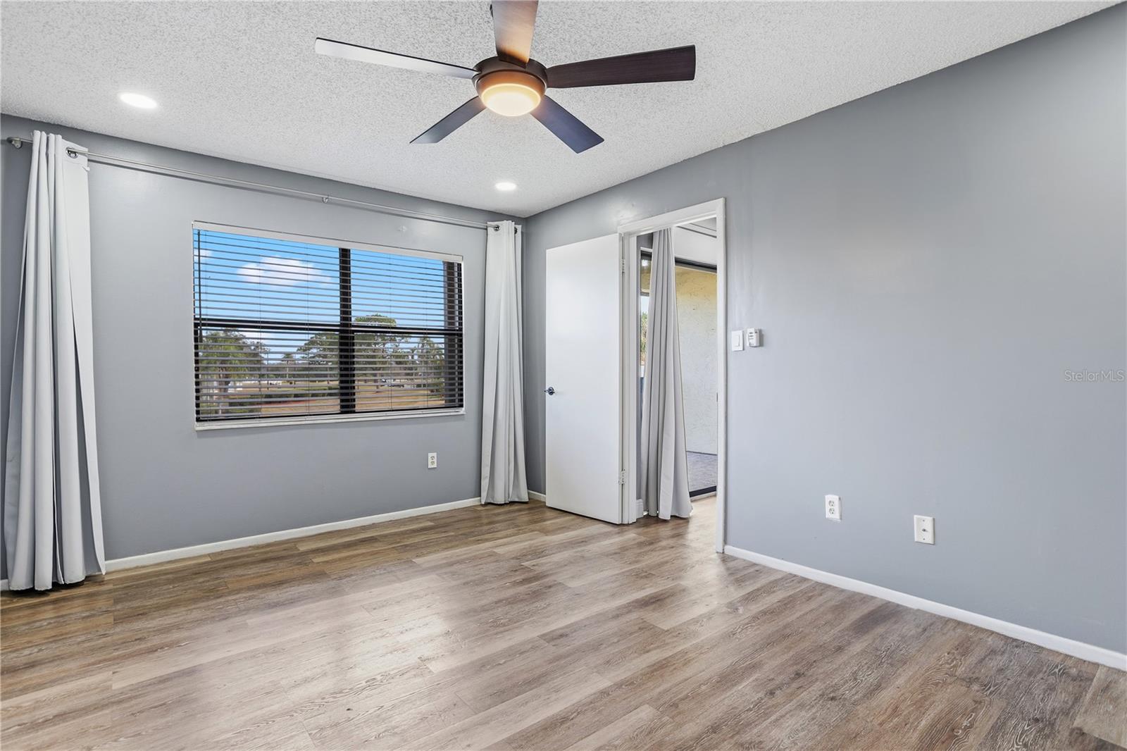 Image 18 of 36 For 6062 Willowpointe Circle 203