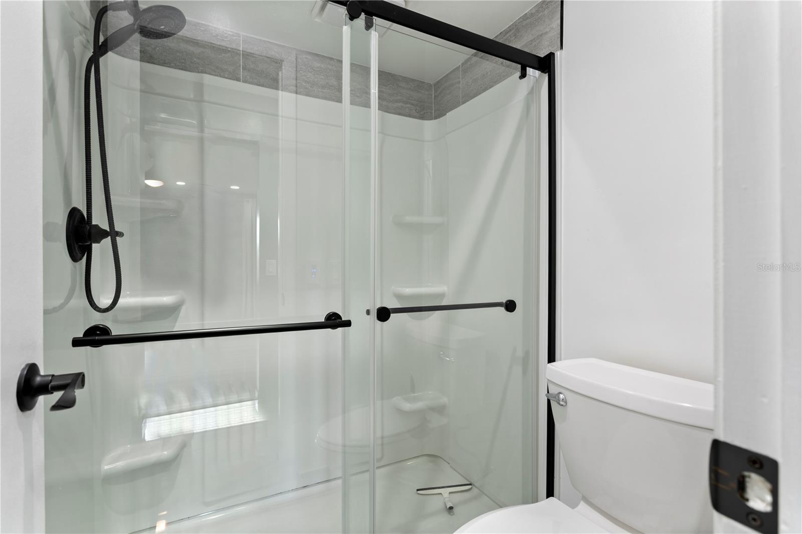 Image 22 of 36 For 6062 Willowpointe Circle 203