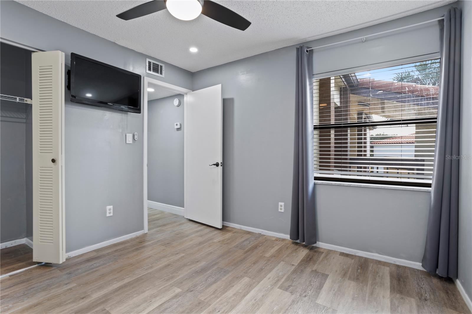 Image 24 of 36 For 6062 Willowpointe Circle 203