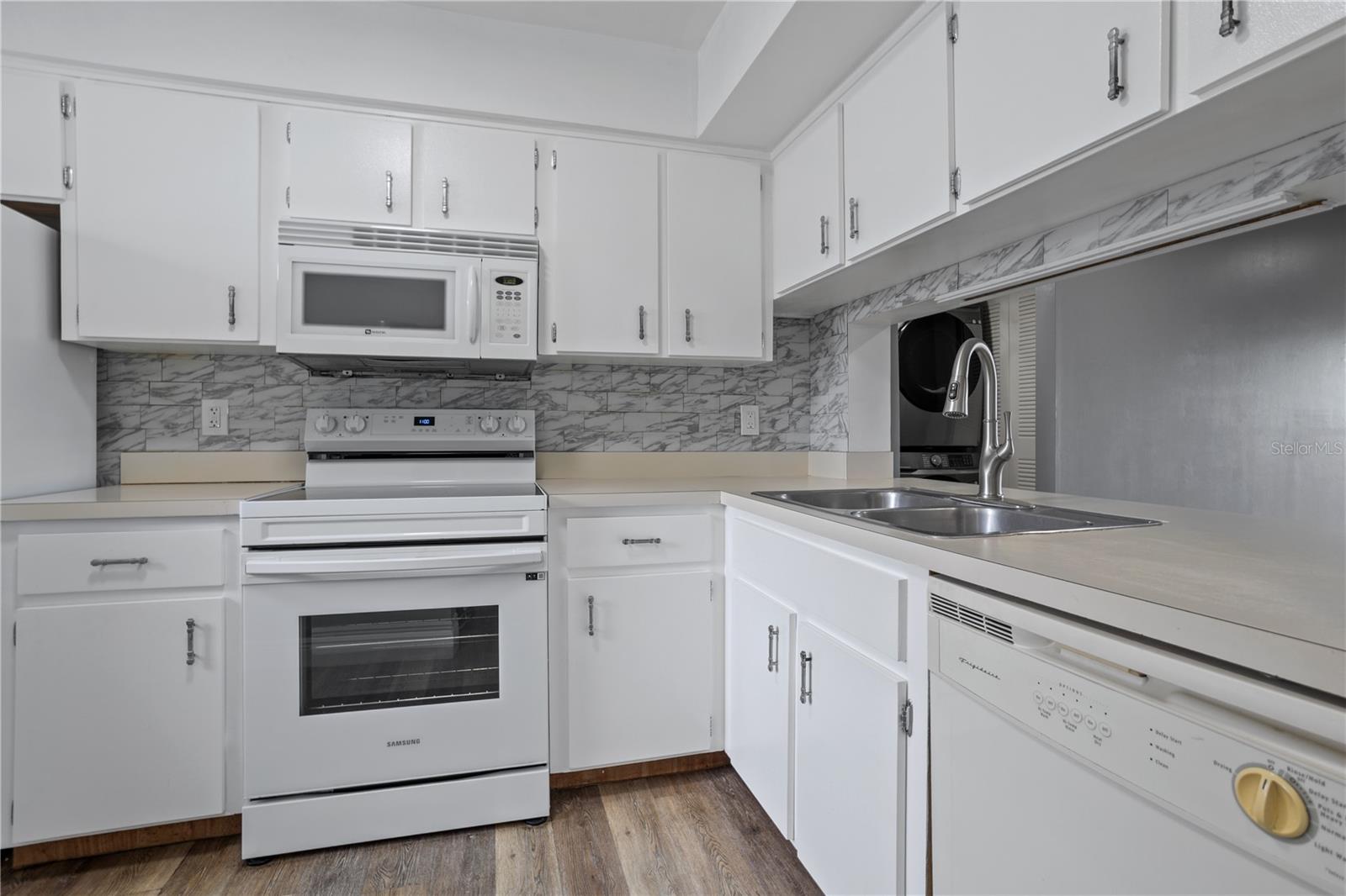 Image 7 of 36 For 6062 Willowpointe Circle 203