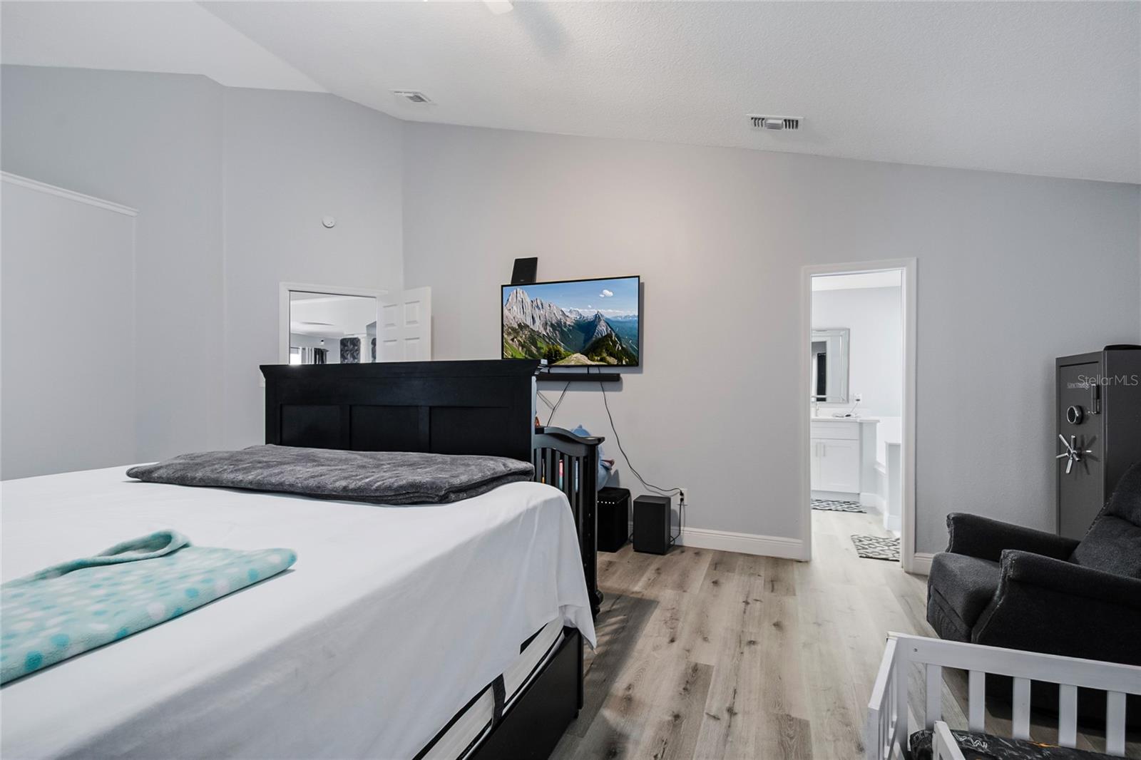 Image 20 of 37 For 2450 Shelby Circle