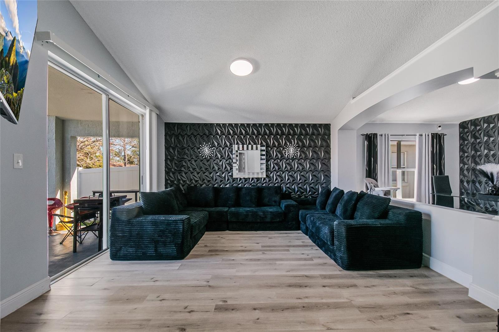 Image 4 of 37 For 2450 Shelby Circle