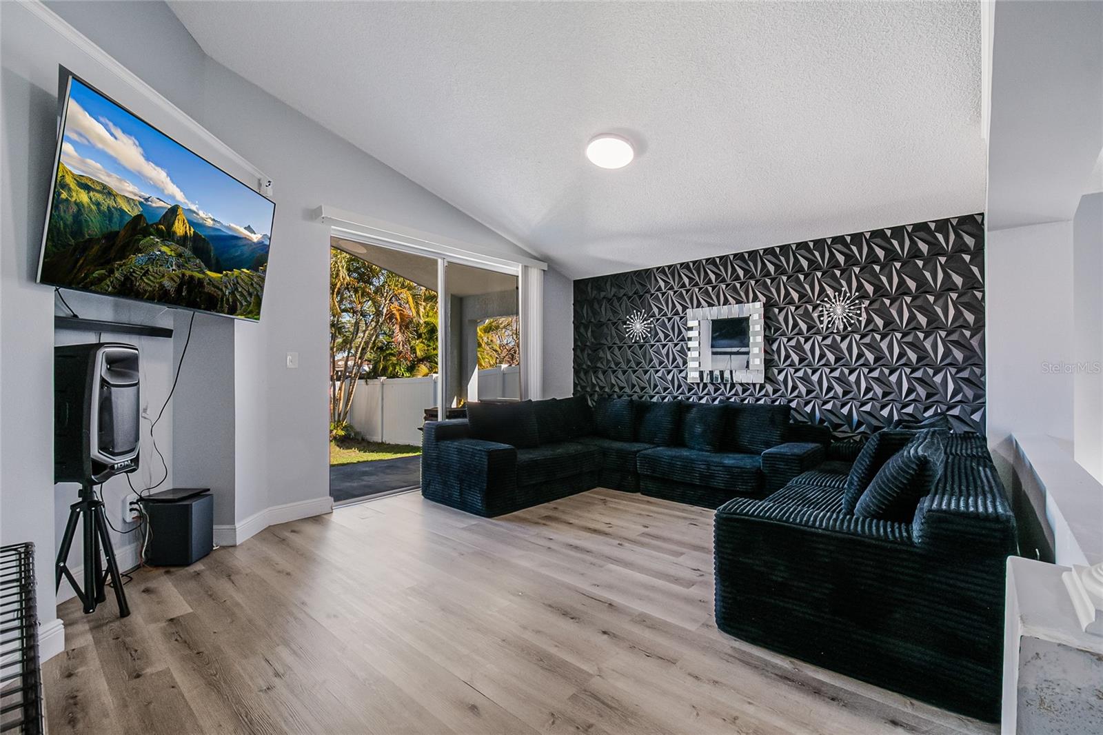 Image 6 of 37 For 2450 Shelby Circle