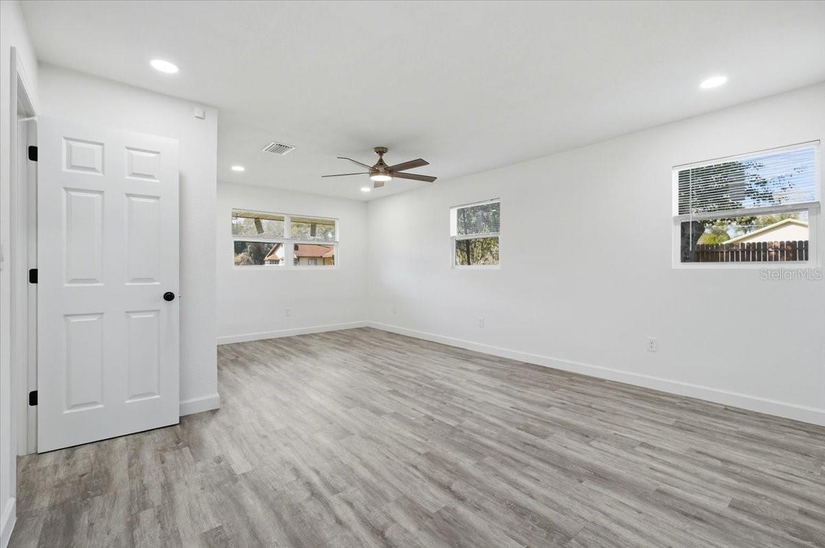 Image 17 of 43 For 2415 Sutton Road