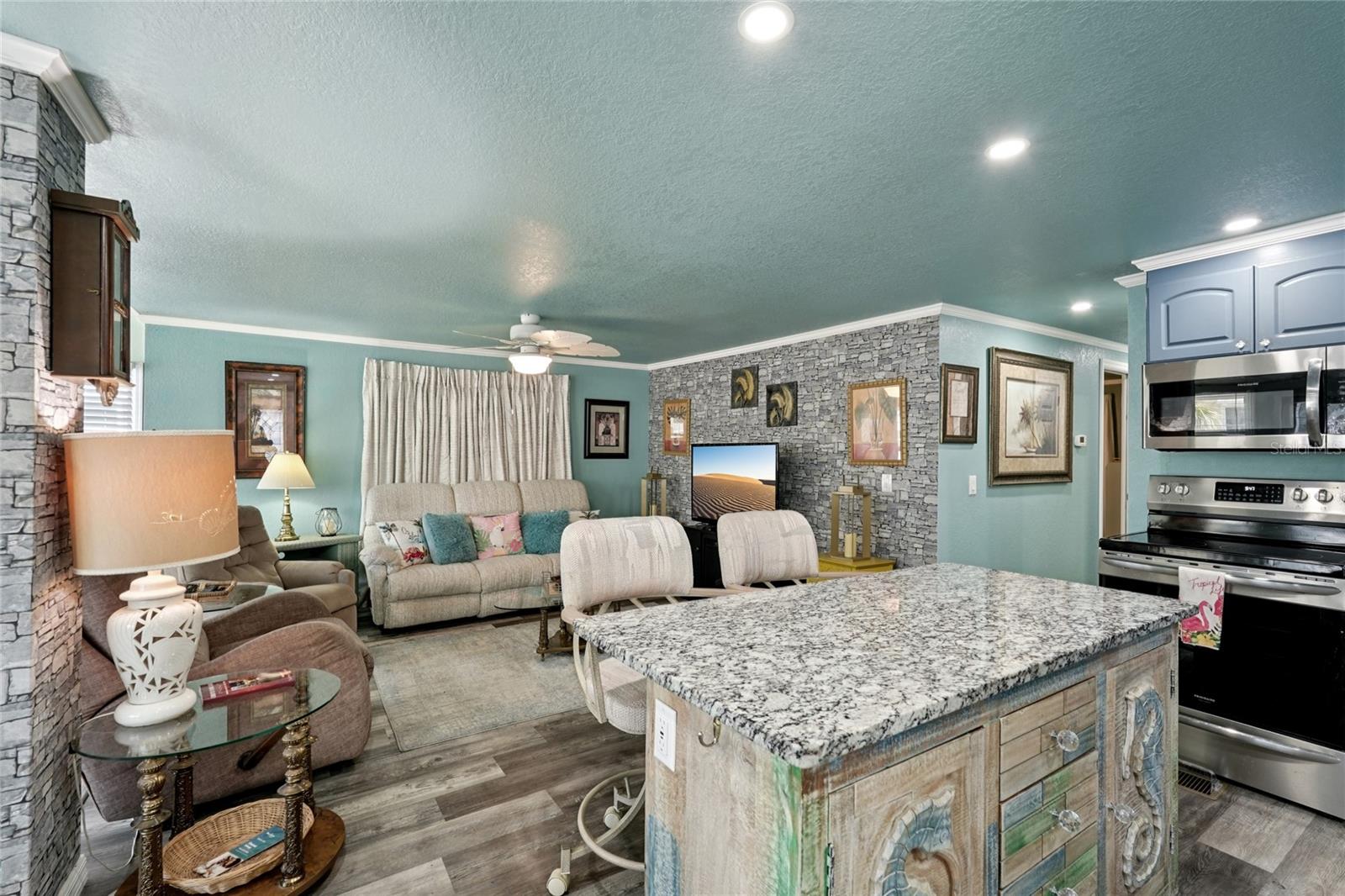 Image 6 of 24 For 712 Roma Road