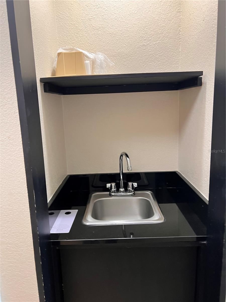 Image 11 of 18 For 3000 Maingate Lane 506